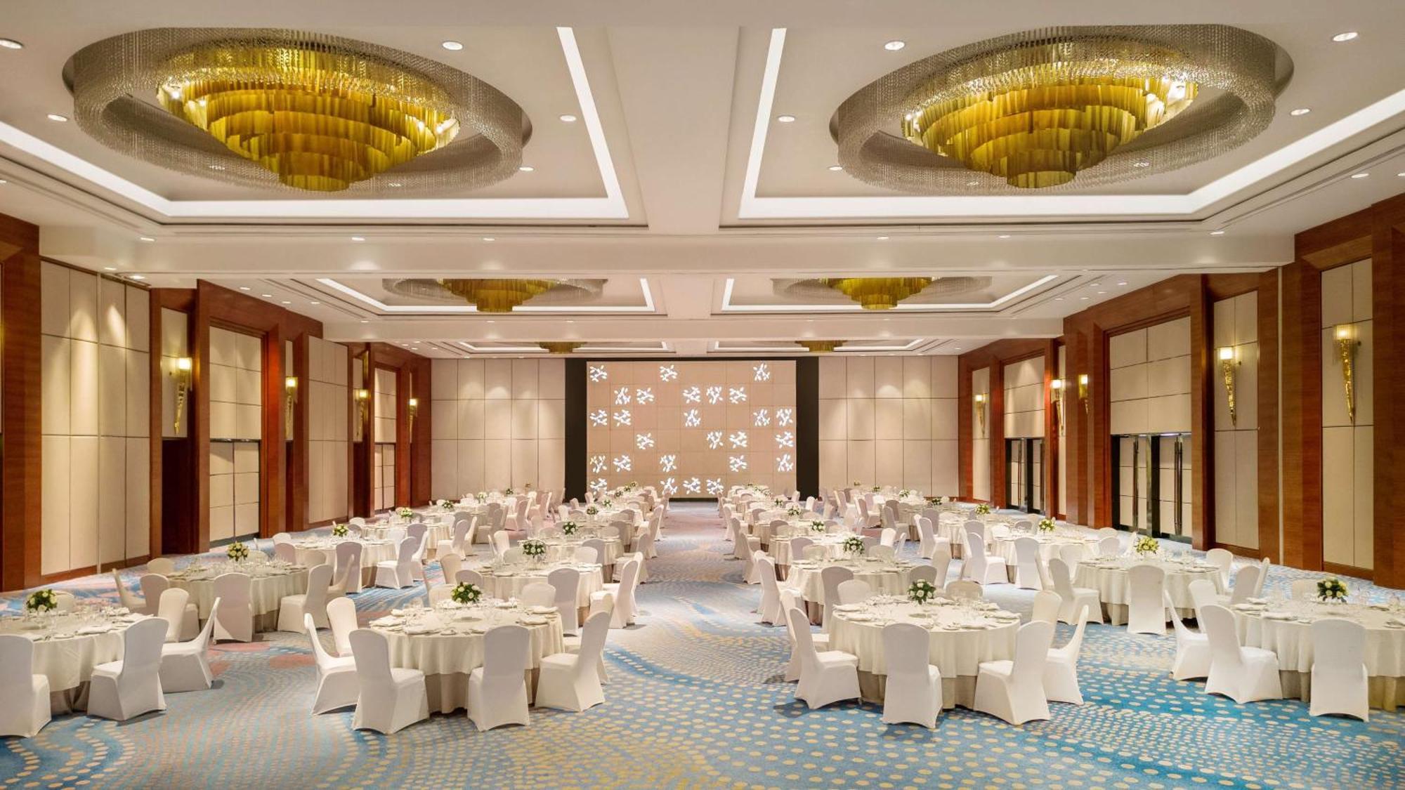 Radisson Blu Cebu Hotel Kültér fotó The ballroom