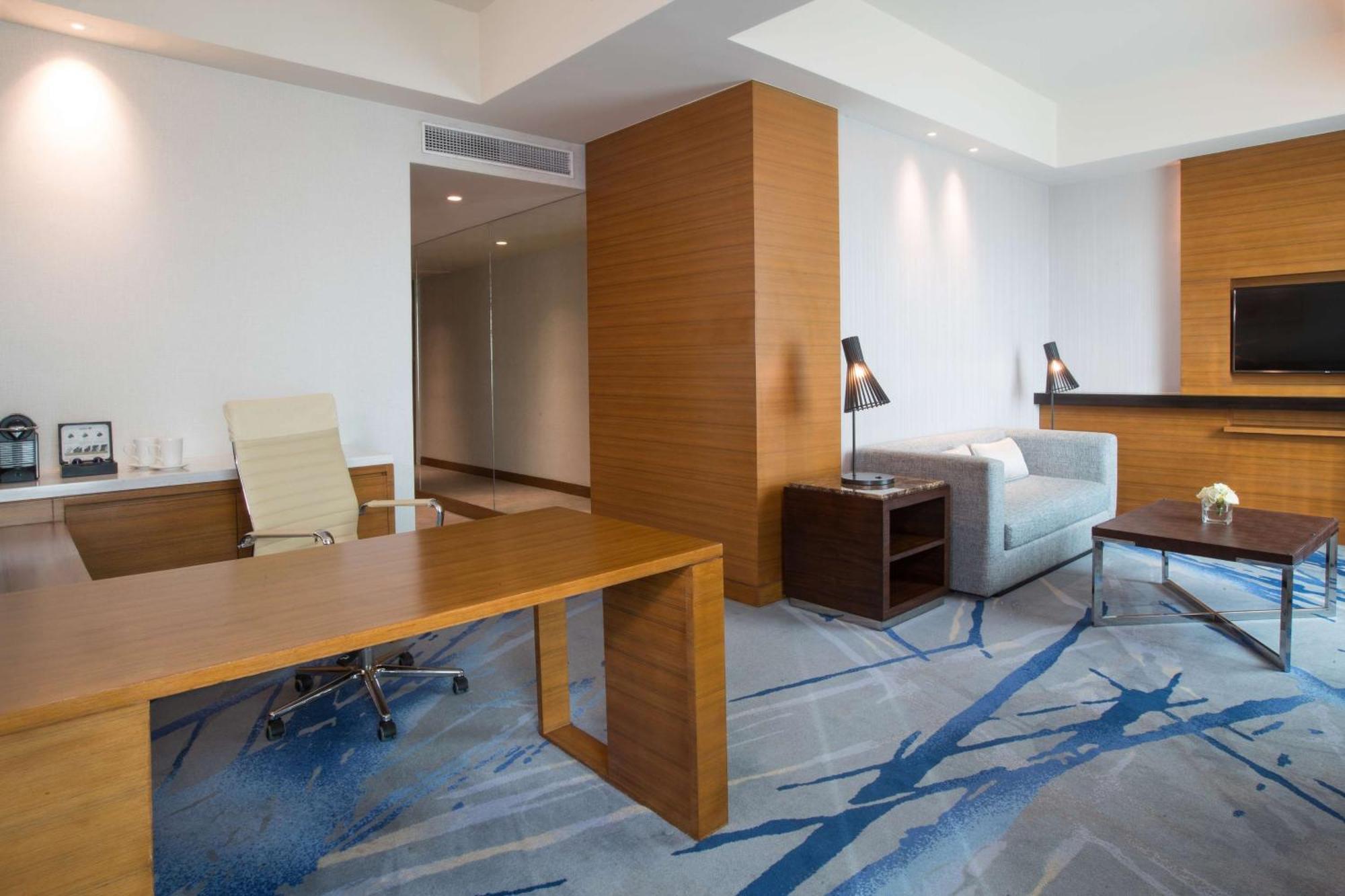 Radisson Blu Cebu Hotel Kültér fotó A suite at the hotel