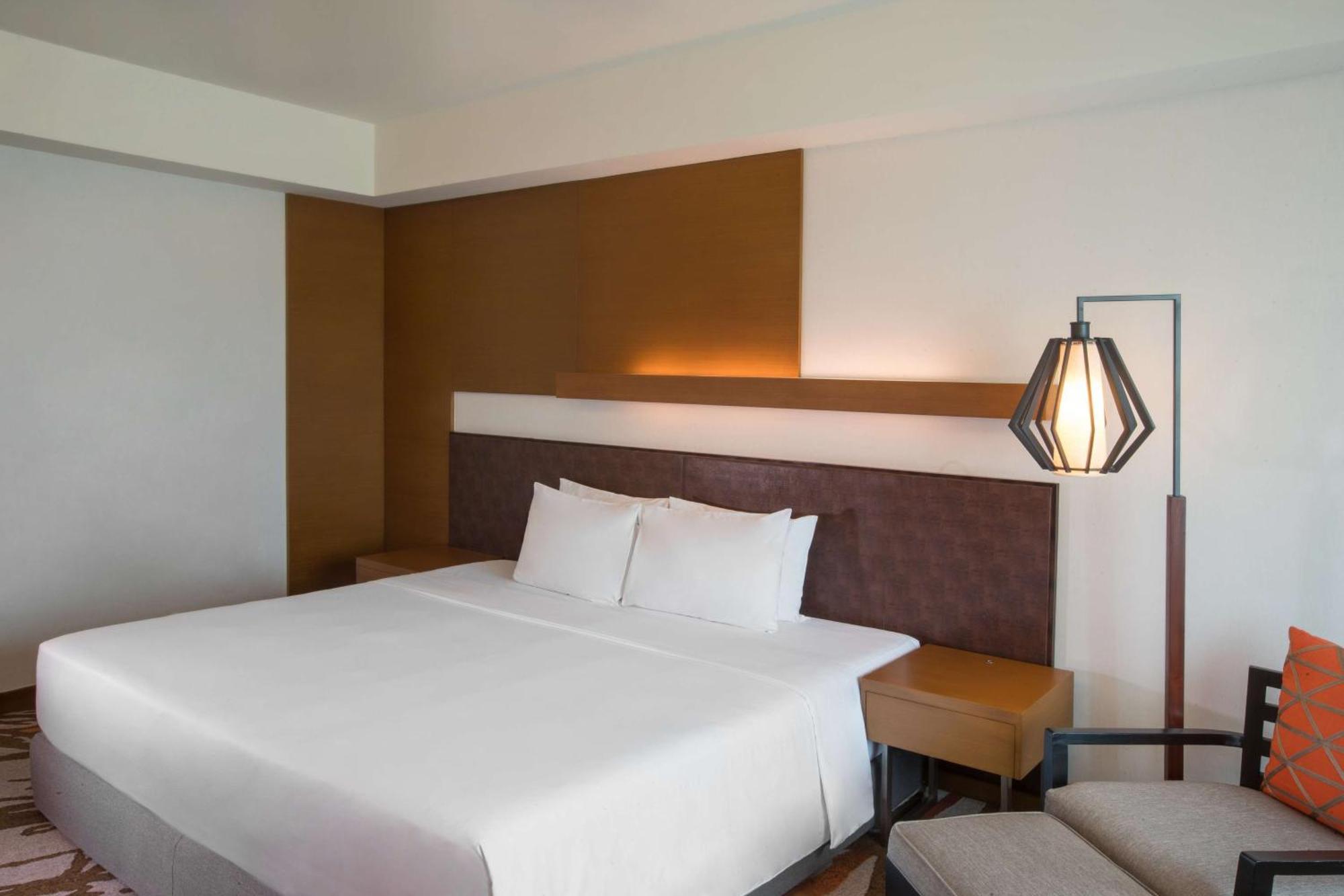 Radisson Blu Cebu Hotel Kültér fotó A bedroom at the hotel