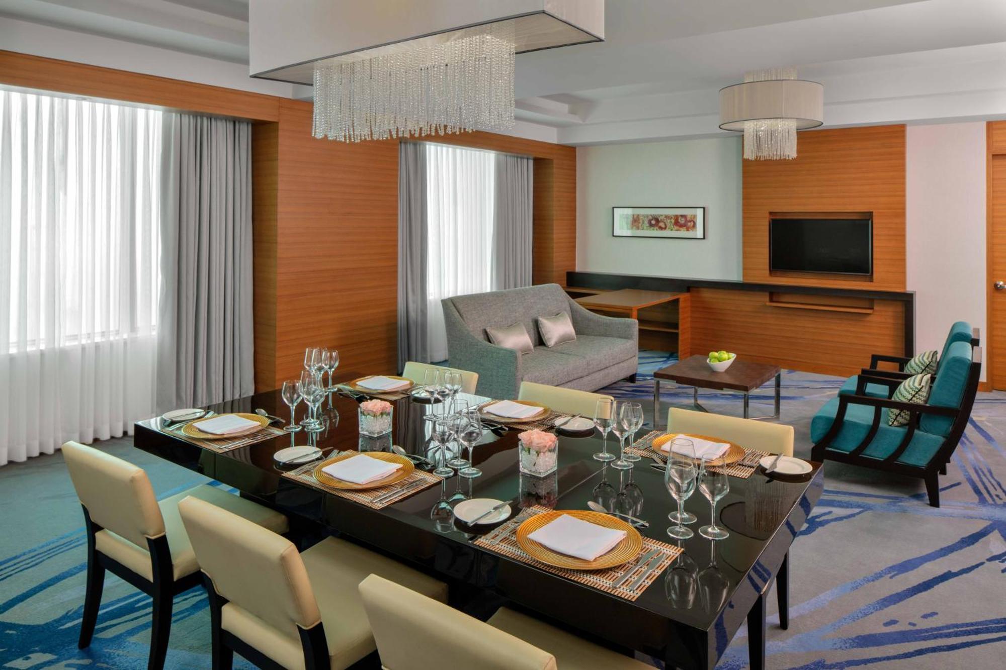 Radisson Blu Cebu Hotel Kültér fotó A suite at the hotel