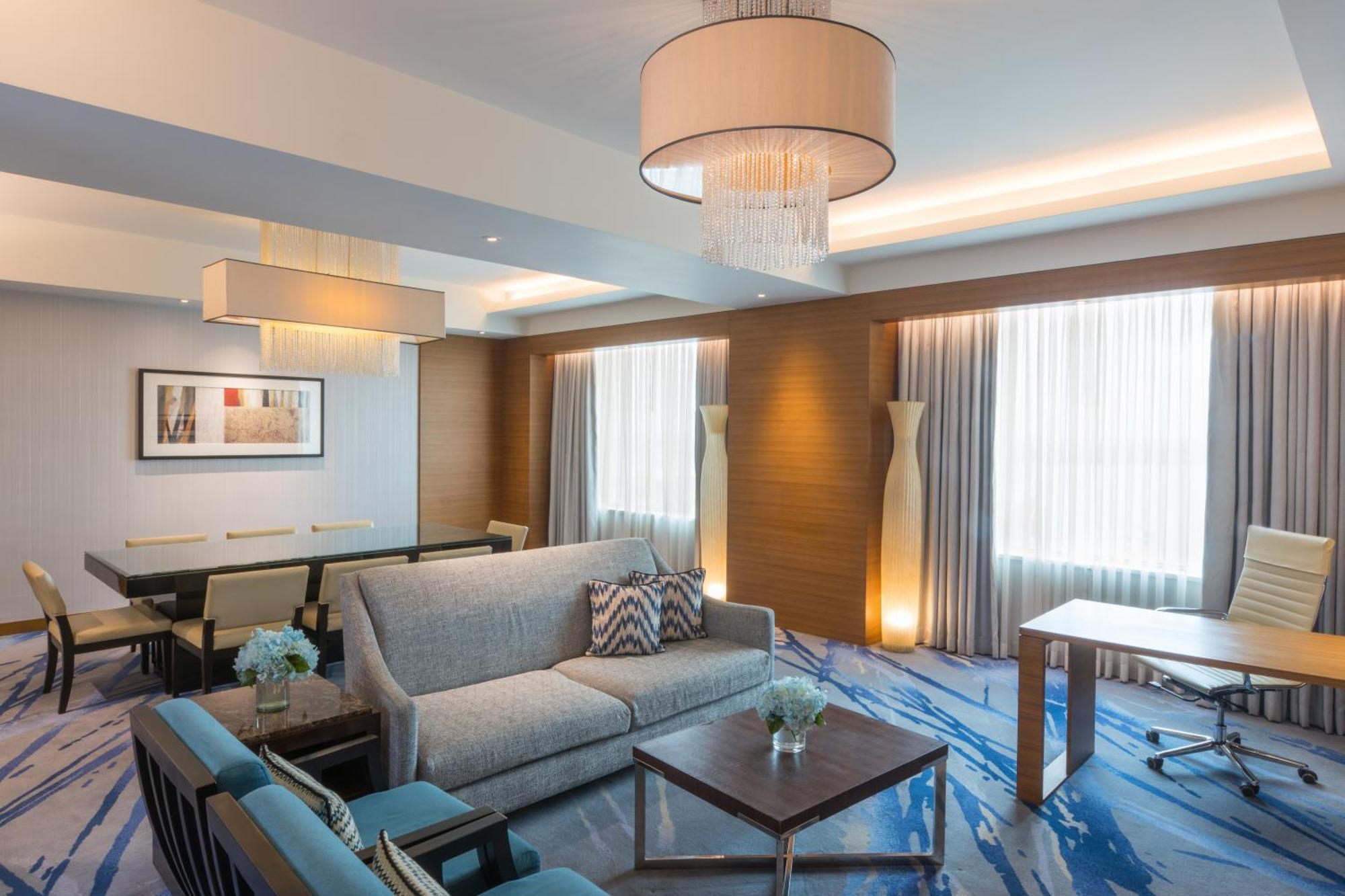 Radisson Blu Cebu Hotel Kültér fotó A suite at the hotel