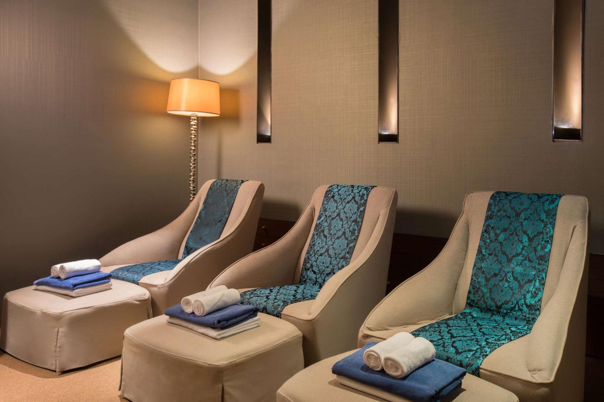 Radisson Blu Cebu Hotel Kültér fotó The spa at the Ritz-Carlton, Dubai
