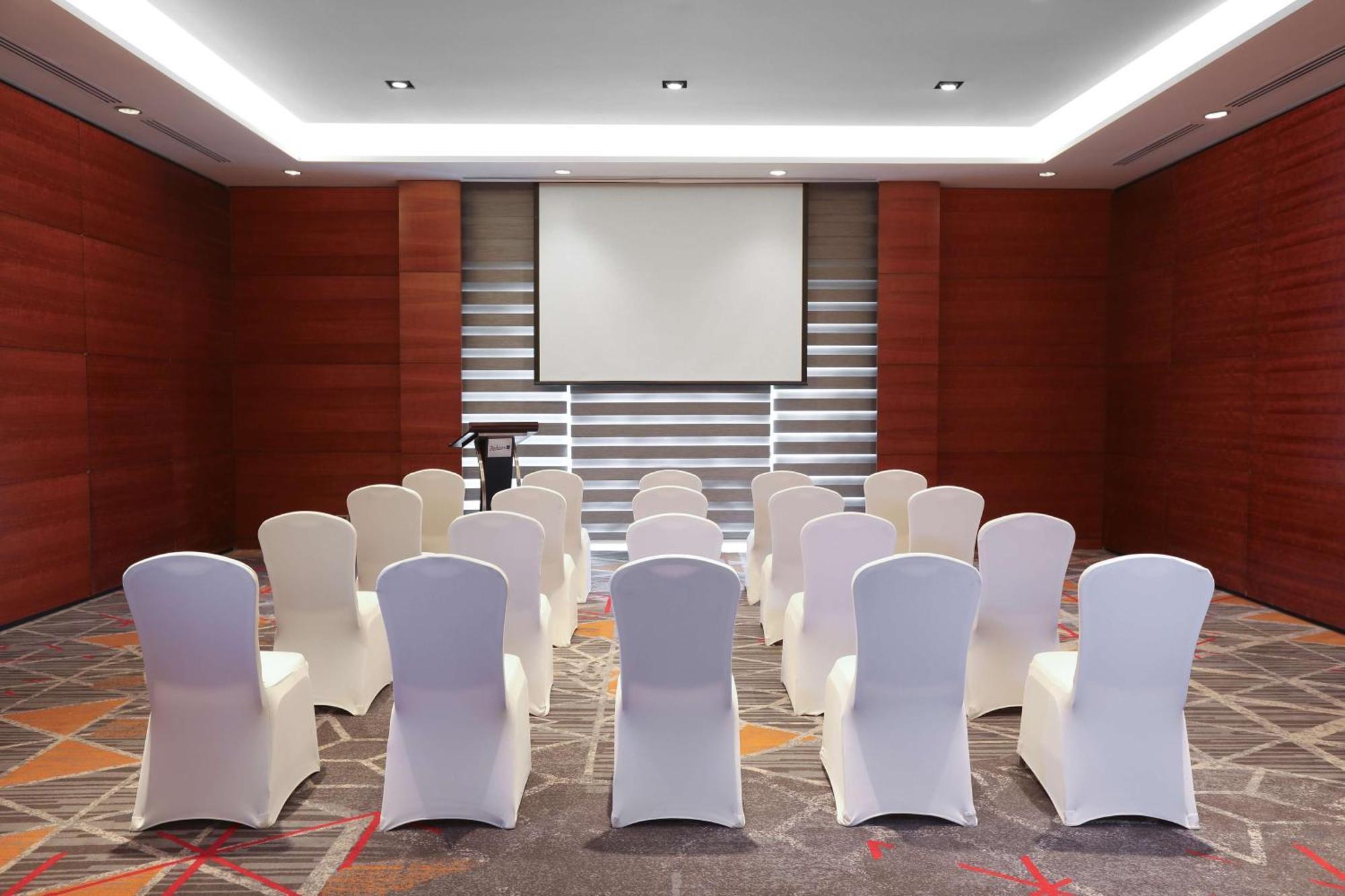 Radisson Blu Cebu Hotel Kültér fotó Meeting room