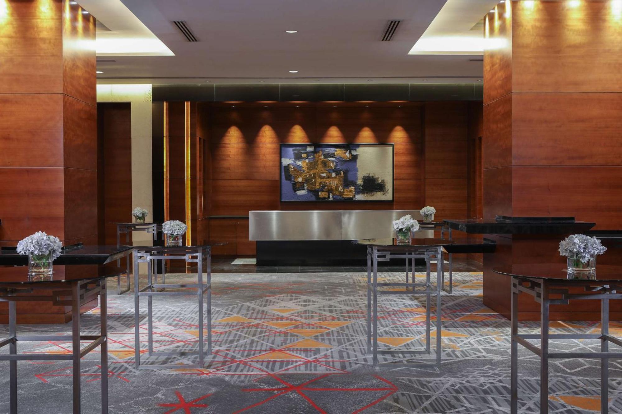 Radisson Blu Cebu Hotel Kültér fotó The lobby of the hotel