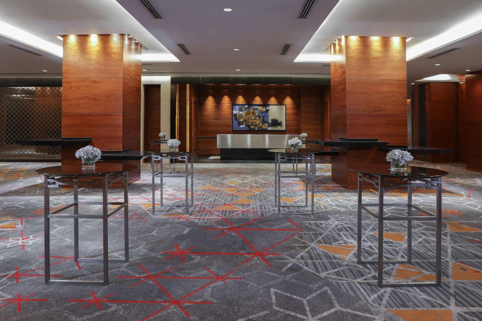 Radisson Blu Cebu Hotel Kültér fotó The Westin Convention Centre